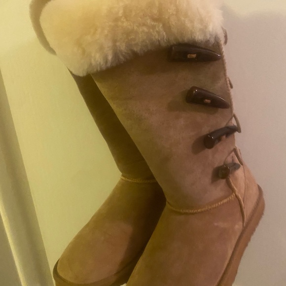 LAMO Sheepskin Boots - Picture 7 of 8